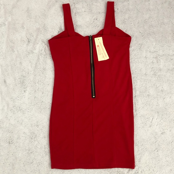 Red Sweetheart Neckline Bodycon Dress - Picture 3 of 9